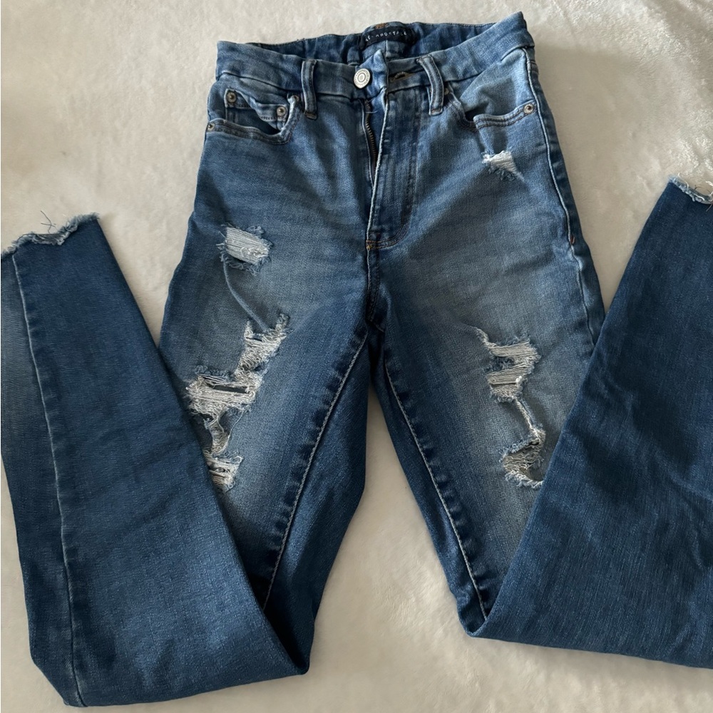 Size 2 ripped Aeropostale skinny jeans ( quantity of 2 )  8$ each (16$ both)